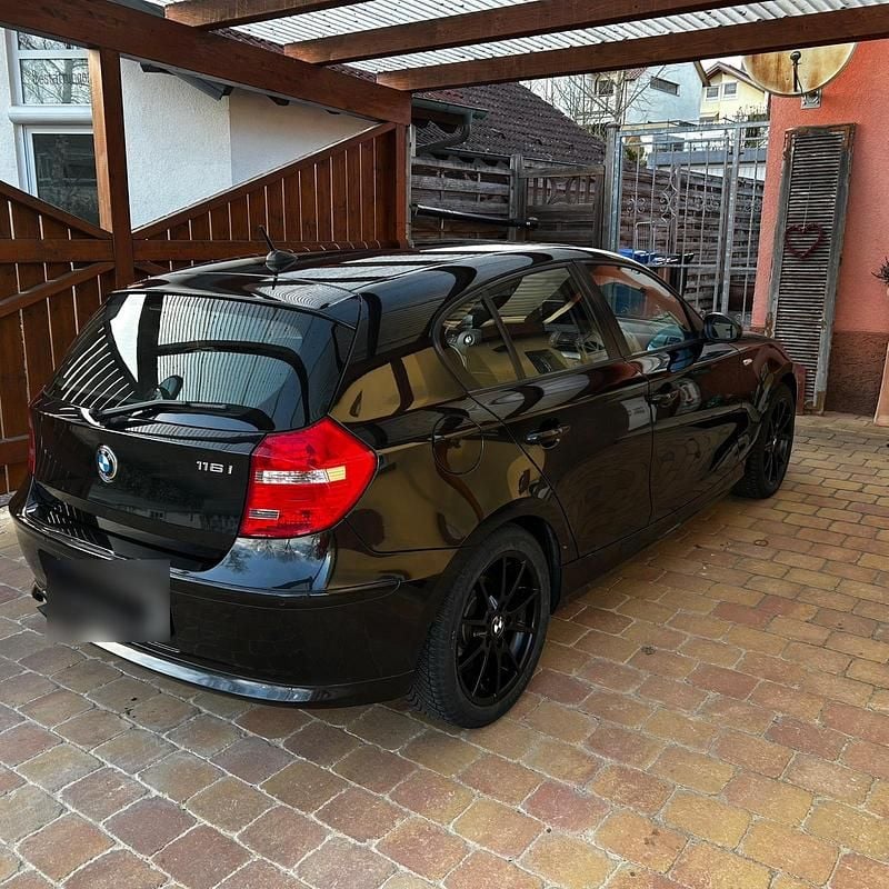 Gebraucht BMW 116 122 PS (89 kW) 2008 Schwarz Kleinwagen