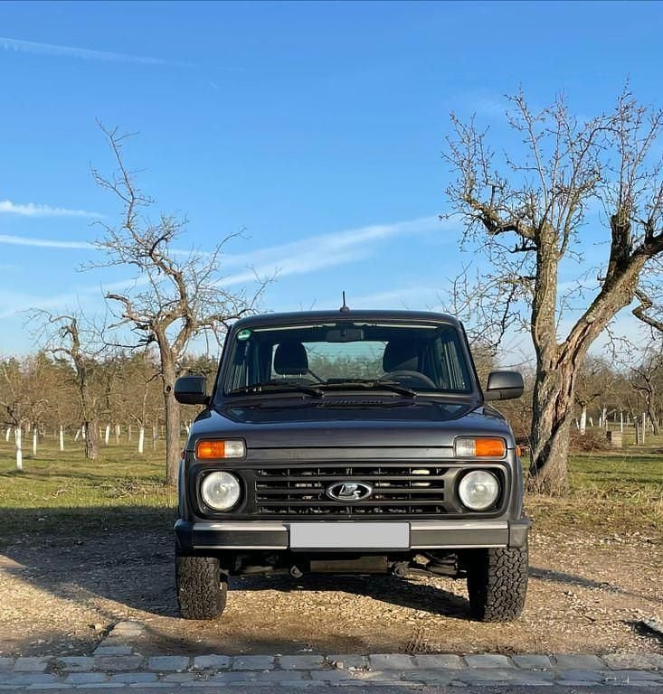 Gebraucht Lada niva 83 PS (61 kW) 2021 Grau SUV