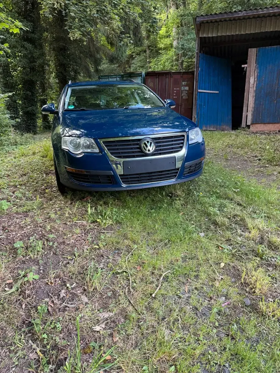 Gebraucht VW Passat 140 PS (102 kW) 2009 Blau Kombi