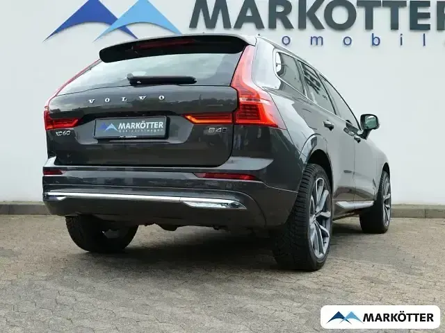 Gebraucht Volvo XC60 Plus 197 PS (144 kW) 2023 Grau SUV