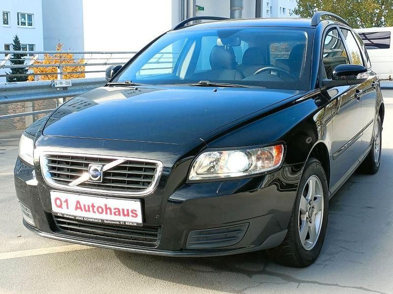 Black stone solid / solid Gebraucht 2009 Volvo V50 Kombi | 3.950 € (Fairer Preis) - Bild 1/4
