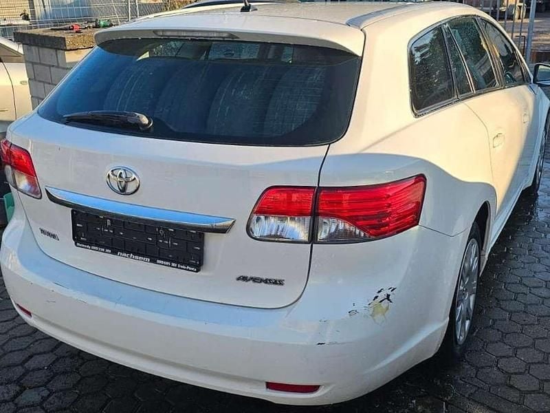 Gebraucht Toyota Avensis Basis 132 PS (97 kW) 2012 Super white 2 Kombi