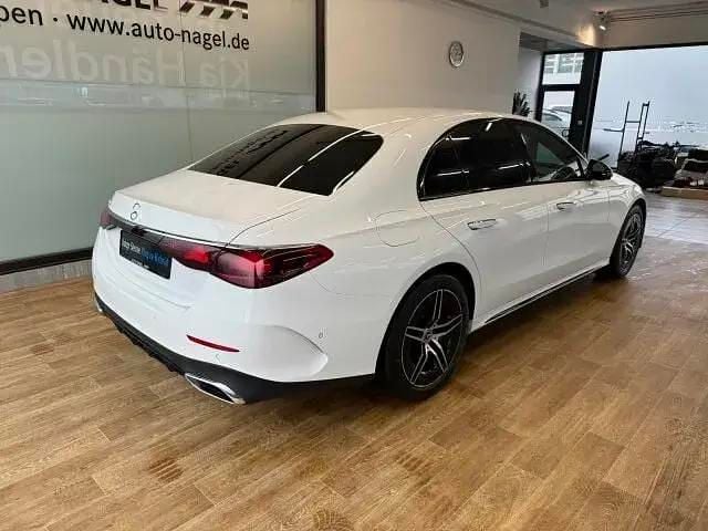 Gebraucht Mercedes E300 AMG 313 PS (230 kW) 2024 Weiß Limousine