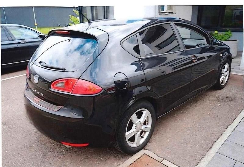 Schwarz Gebraucht 2007 Seat Leon Reference Limousine | 2.500 € (Guter Preis) - Bild 1/4