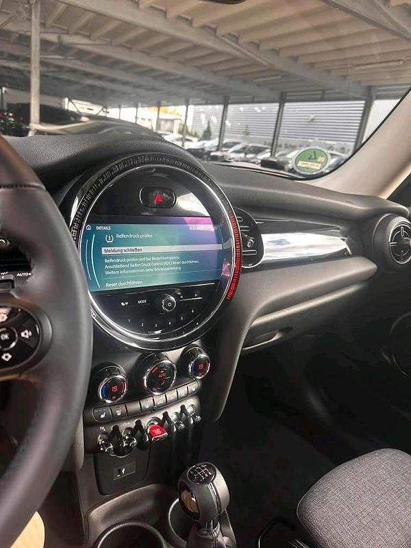 Gebraucht Mini ONE Classic 102 PS (75 kW) 2022 Grün Kleinwagen