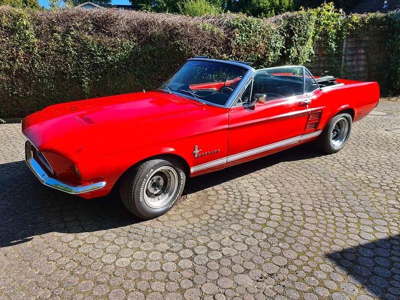 Rot Gebraucht 1967 Ford Mustang Cabrio | 37.999 € - Bild 1/4