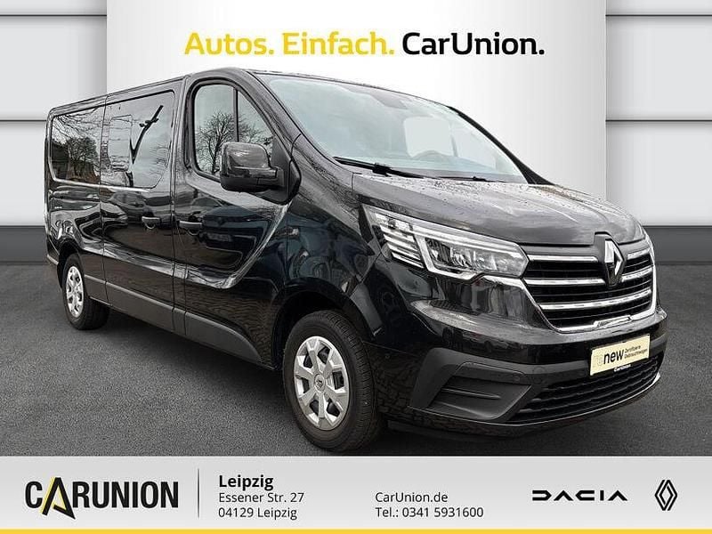 Gebraucht Renault Trafic Life 150 PS (110 kW) 2023 Tenebroschwarz meta Van / Kleinbus