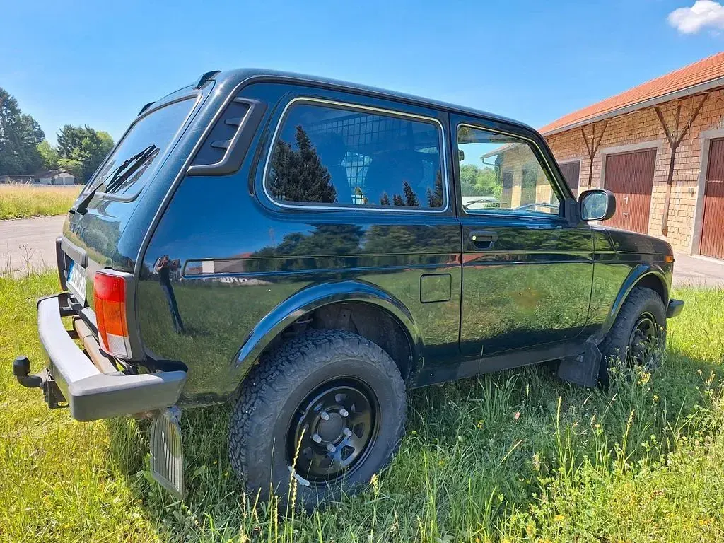 Gebraucht Lada niva 83 PS (61 kW) 2020 Grün SUV