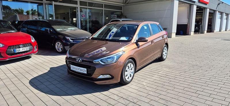 Braun Gebraucht 2018 Hyundai i20 Trend Limousine | 10.990 € (Fairer Preis) - Bild 1/4