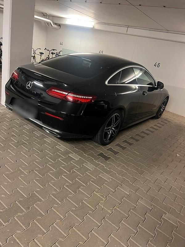 Gebraucht Mercedes E220 194 PS (142 kW) 2017 Schwarz Coupé