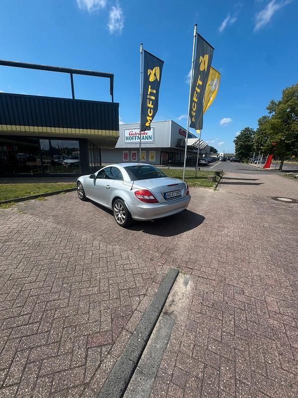 Silber Gebraucht 2007 Mercedes SLK200 Cabrio | 6.299 € (Guter Preis) - Bild 1/4