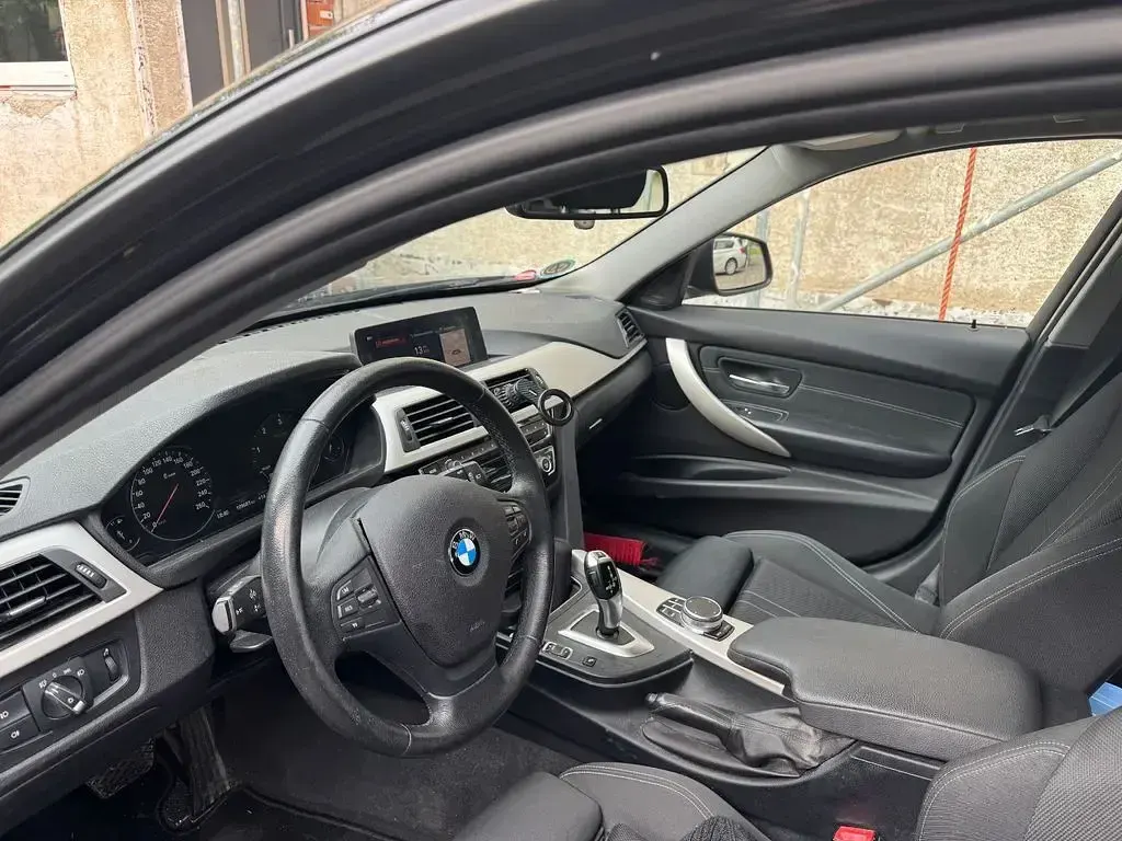 Używany BMW 330 Advantage 258 KM (189 kW) 2017 Czarny Kombi