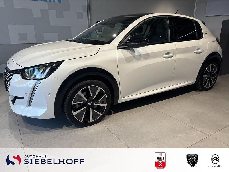 Weiß Gebraucht 2021 Peugeot e-208 GT Kleinwagen | 17.460 € (Fairer Preis) - Bild 1/4