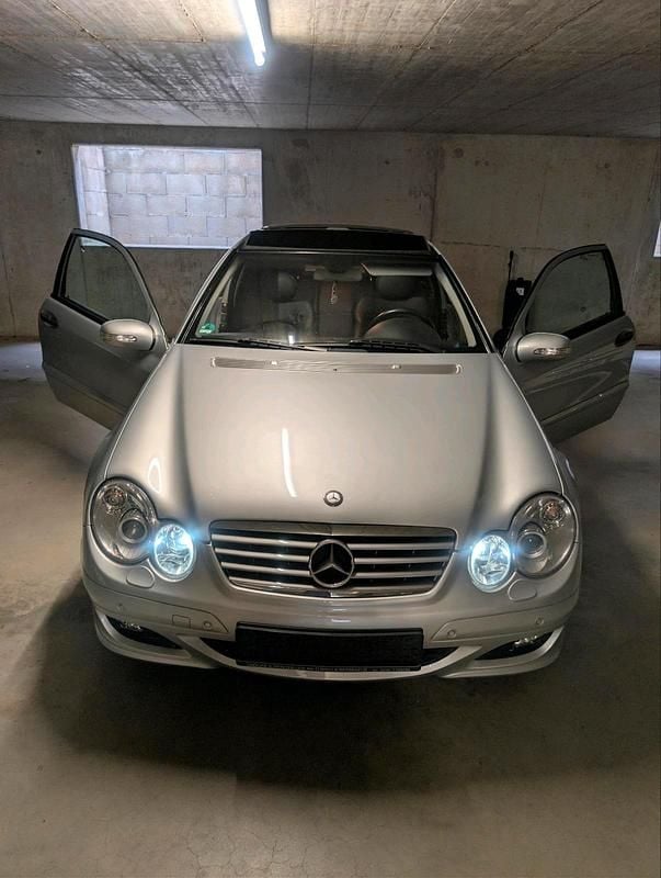 Silber Gebraucht 2004 Mercedes C180 Coupé | 2.750 € (Superpreis) - Bild 1/4