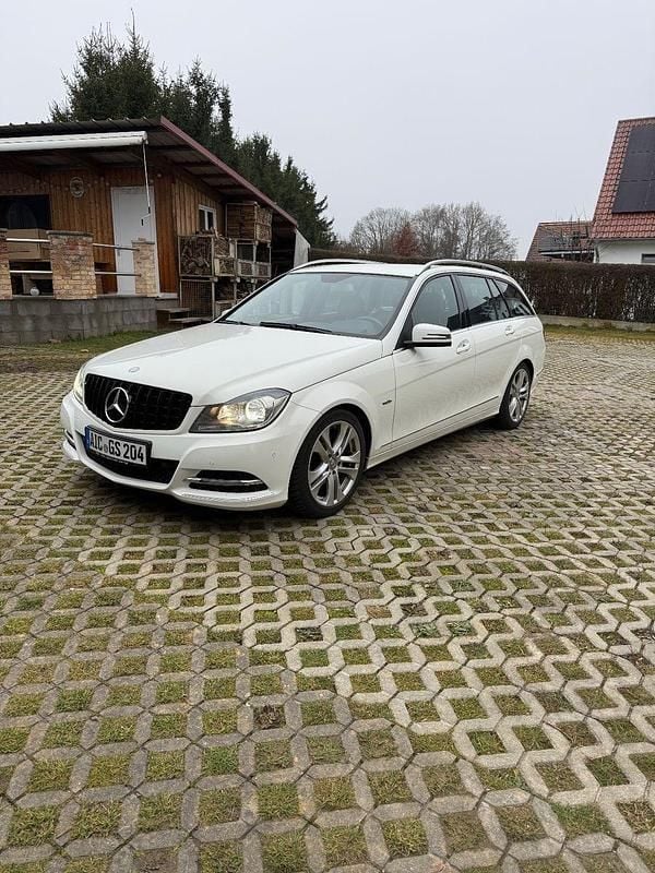 Weiß Gebraucht 2012 Mercedes C180 Avantgarde Kombi | 10.450 € (Fairer Preis) - Bild 1/4