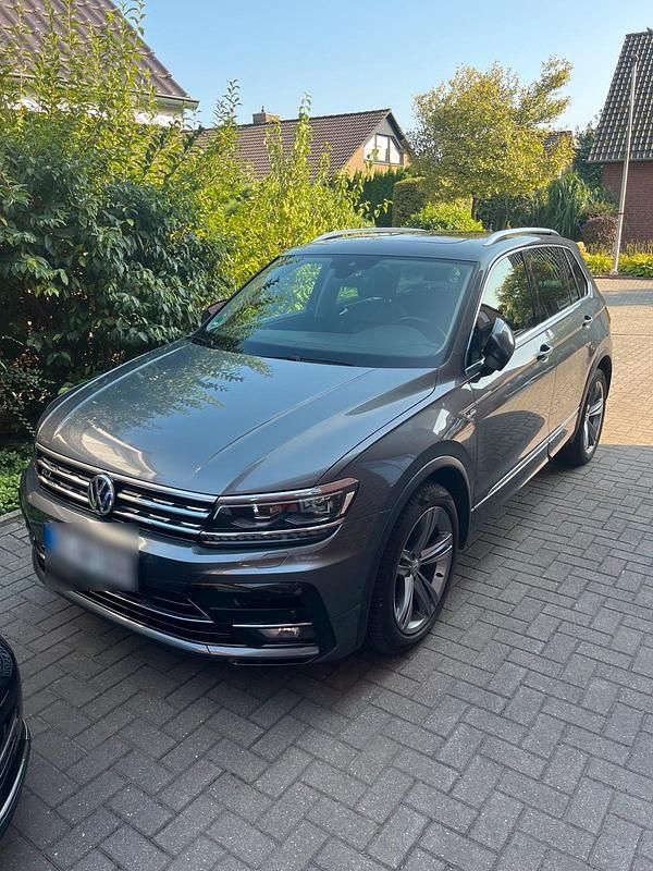 Grau Gebraucht 2017 VW Tiguan R-line SUV | 19.500 € (Superpreis) - Bild 1/4