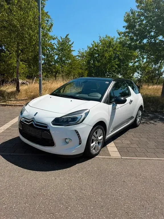 Gebraucht Citroën DS3 So Chic 110 PS (80 kW) 2015 Weiß Kleinwagen