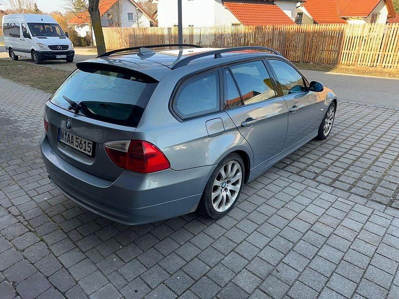 Gebraucht BMW 320 177 PS (130 kW) 2008 Grau Kombi