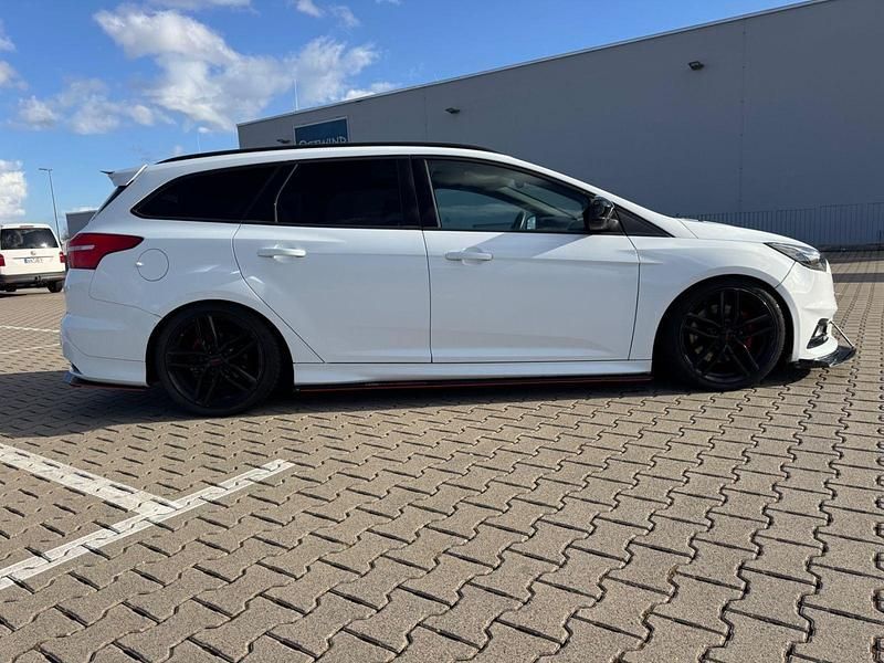 Gebraucht Ford Focus ST 250 PS (183 kW) 2015 Weiß Kombi