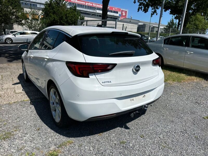 Gebraucht Opel Astra Dynamic 150 PS (110 kW) 2018 Weiß Limousine