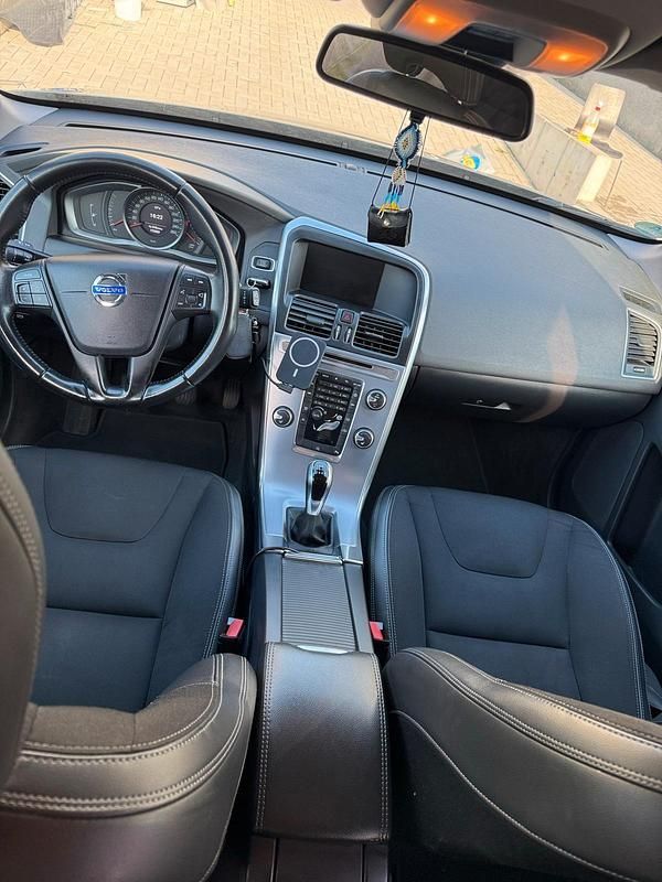 Gebraucht Volvo XC60 150 PS (110 kW) 2016 Grau SUV