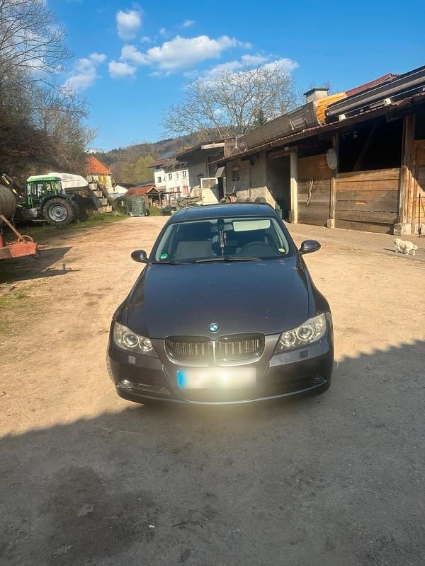 Gebraucht BMW 320 150 PS (110 kW) 2006 Grau Limousine