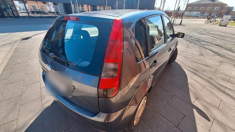 Gebraucht Ford Fiesta 80 PS (58 kW) 2005 Blau Kleinwagen