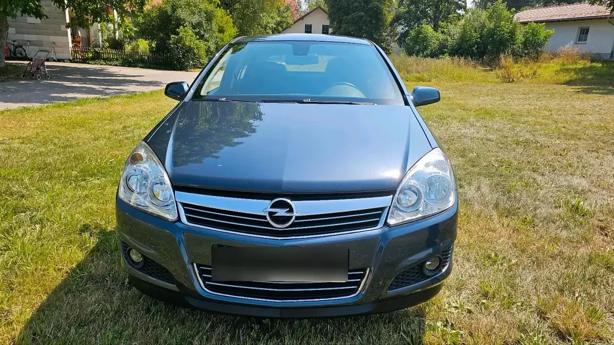 Gebraucht Opel Astra 115 PS (84 kW) 2008 Blau Kleinwagen