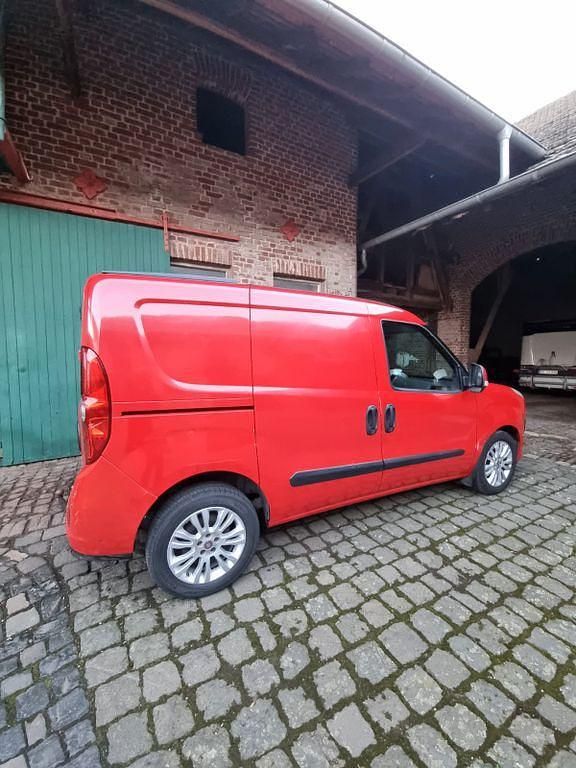 Rot Gebraucht 2011 Fiat Doblò Emotion Van / Kleinbus | 3.500 € (Guter Preis) - Bild 1/4