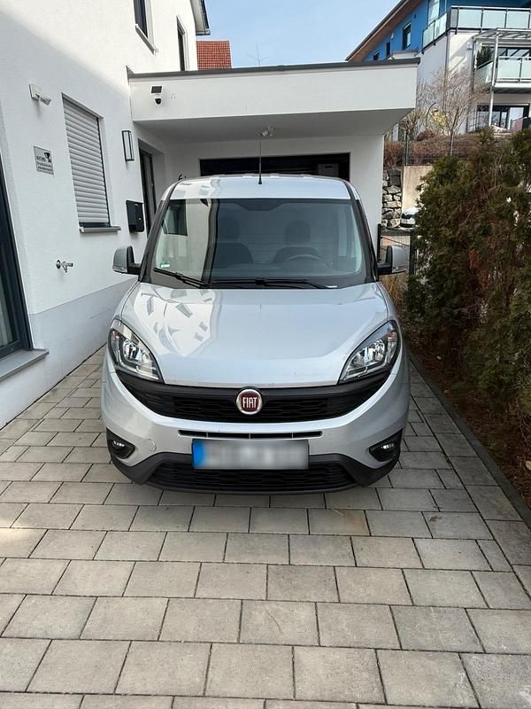 Gebraucht Fiat Doblò 74 PS (54 kW) 2022 Silber Van / Kleinbus