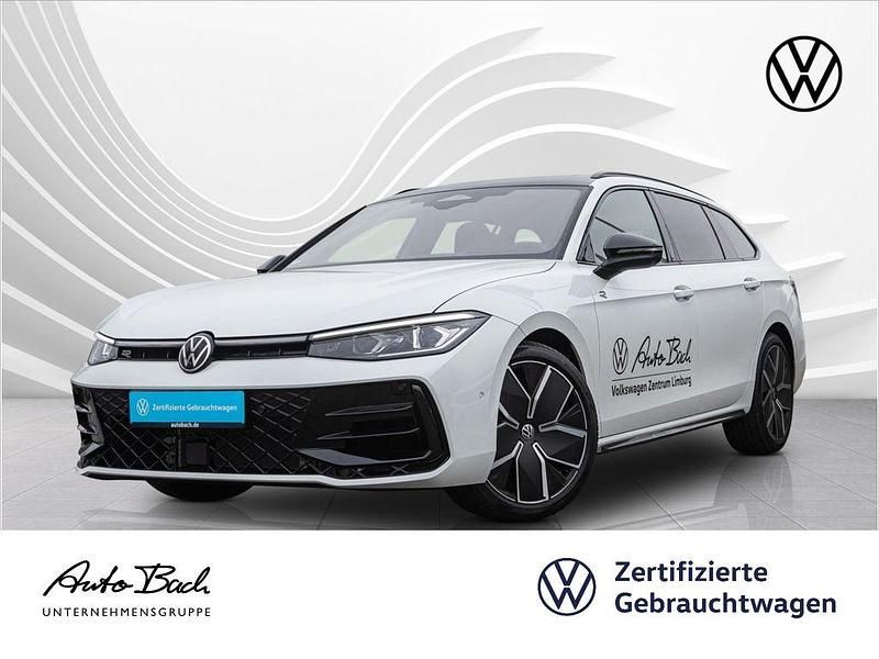 Weiß (oryxweiß perlmutteffekt grenadillschwarz metallic) Gebraucht 2025 VW Passat R-line Kombi | 62.980 € - Bild 1/4