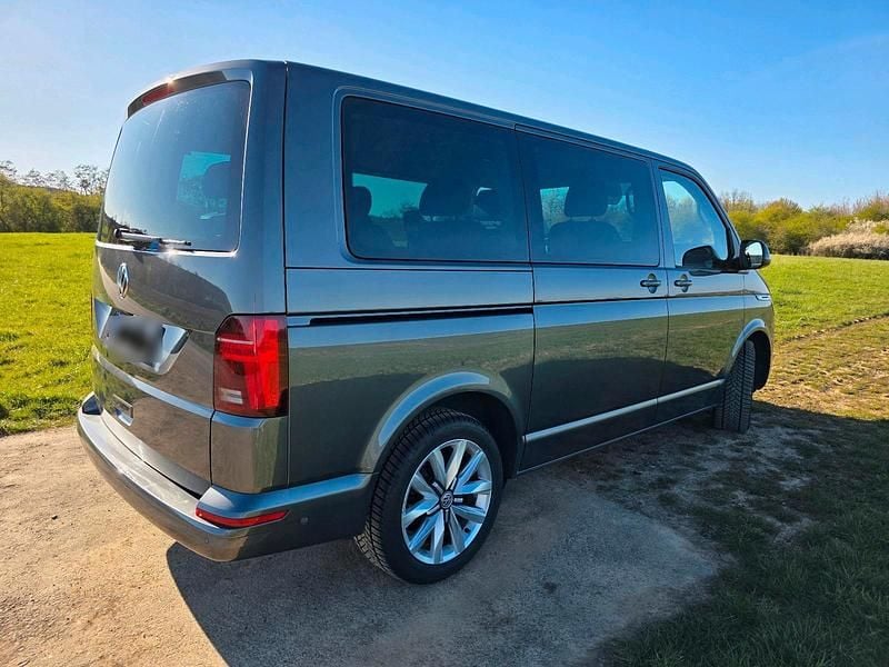 Second-hand VW Multivan 204 CP (150 kW) 2022 Gri Monovolum