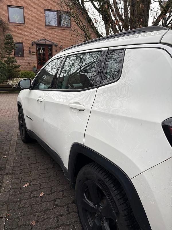 Gebraucht Jeep Compass Longitude 140 PS (102 kW) 2018 Weiß SUV
