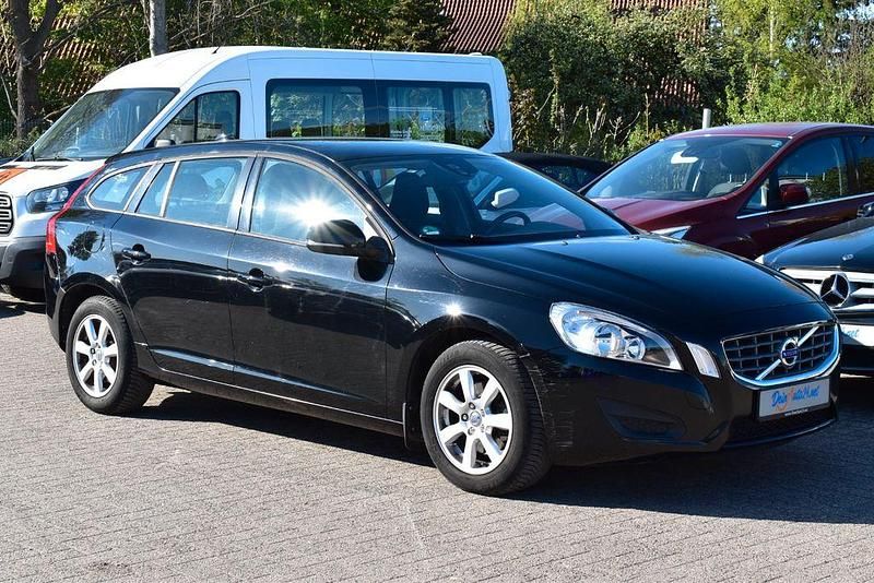 Używany Volvo V60 Kinetic 150 KM (110 kW) 2011 Czarny Kombi