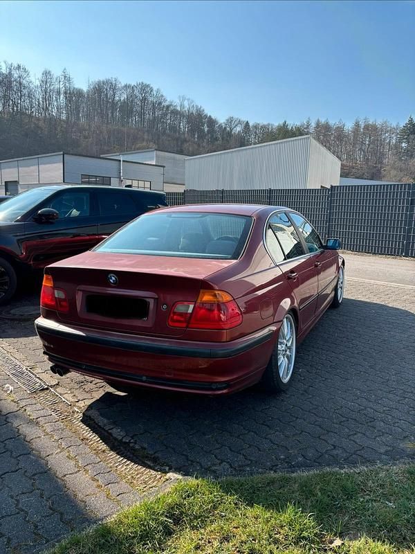 Gebraucht BMW 320 150 PS (110 kW) 1998 Rot Limousine