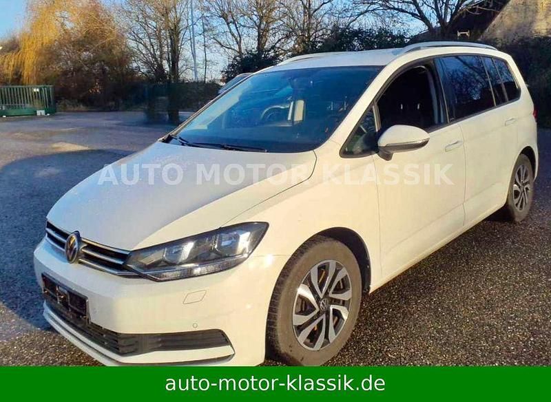 Pure white Gebraucht 2021 VW Touran Active Van / Kleinbus | 23.999 € (Fairer Preis) - Bild 1/4