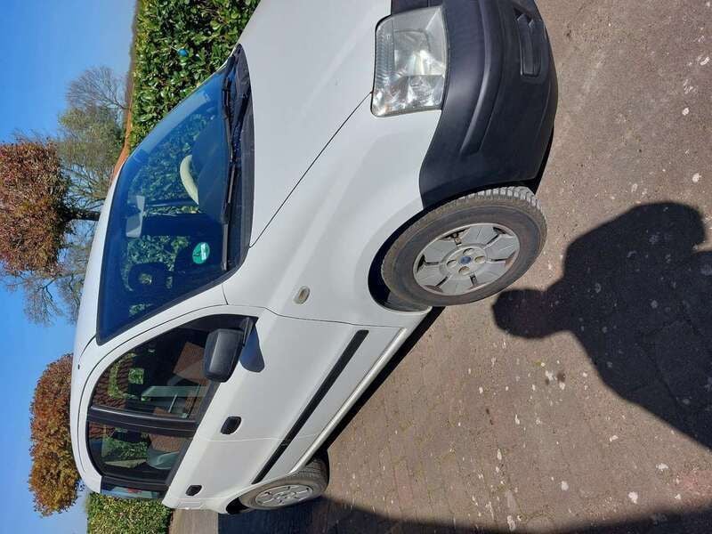 Weiß Gebraucht 2006 Fiat Panda Emotion Kleinwagen | 1.100 € (Guter Preis) - Bild 1/4