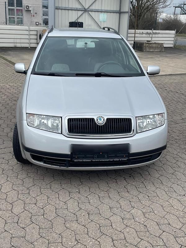 Silber Gebraucht 2004 Skoda Fabia Kleinwagen | 1.800 € (Fairer Preis) - Bild 1/4