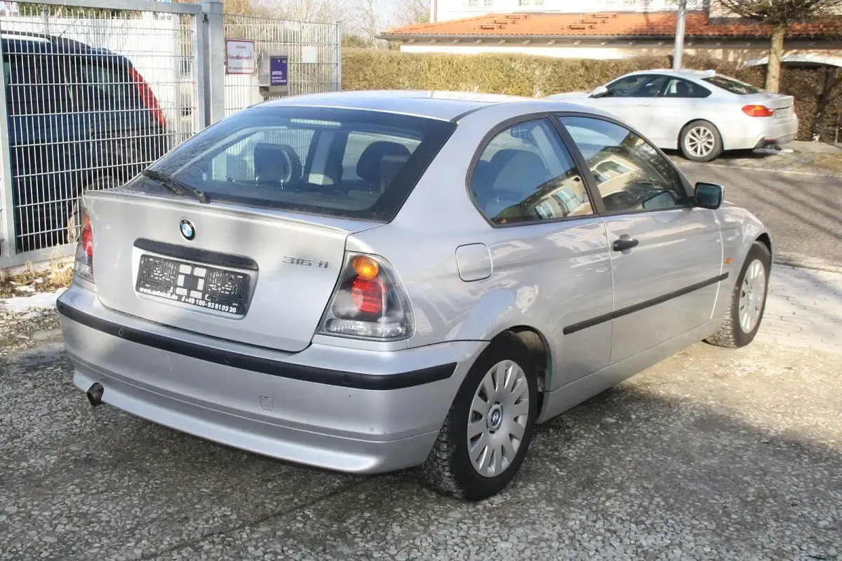 Gebraucht BMW 316 116 PS (85 kW) 2002 Silber Coupé