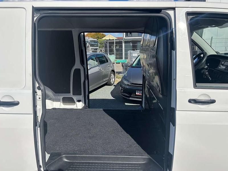Gebraucht VW Transporter 110 PS (80 kW) 2022 Candyweiß Van