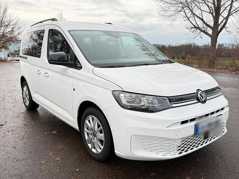 Weiß Gebraucht 2021 VW Caddy Life Van / Kleinbus | 21.960 € (Etwas zu teuer) - Bild 1/4