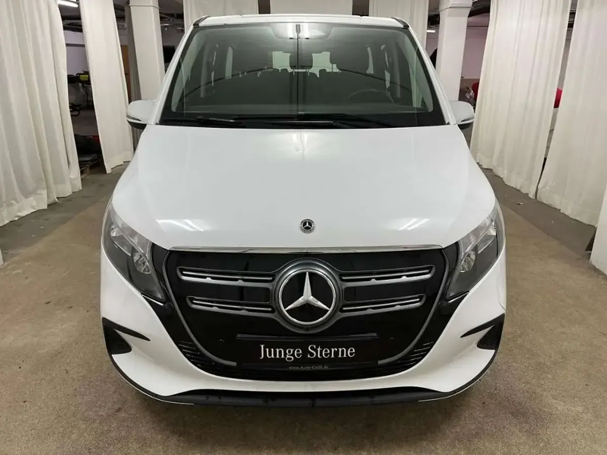 Gebraucht Mercedes EQV250 Long 150 kW (204 PS) 2024 Arktikweiss Van / Kleinbus