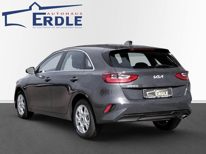 Neu Kia Ceed 140 PS (102 kW) 2025 Schwarz Kleinwagen