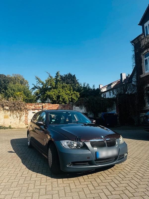 Braun Gebraucht 2006 BMW 320 Kombi | 2.700 € (Superpreis) - Bild 1/4