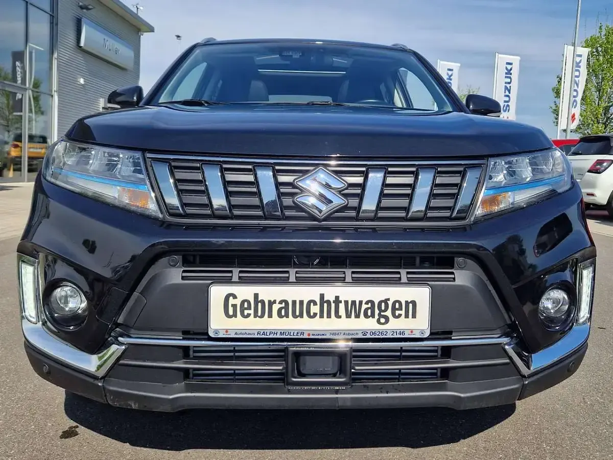Gebraucht Suzuki Vitara Comfort+ 129 PS (94 kW) 2021 Cosmic black pearl SUV