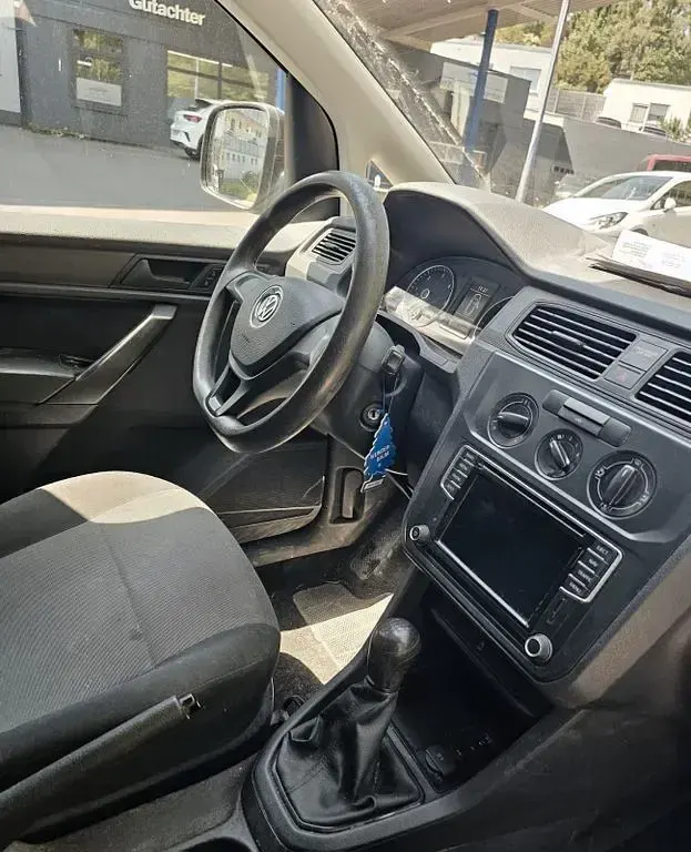 Gebraucht VW Caddy 102 PS (75 kW) 2016 Schwarz Van / Kleinbus