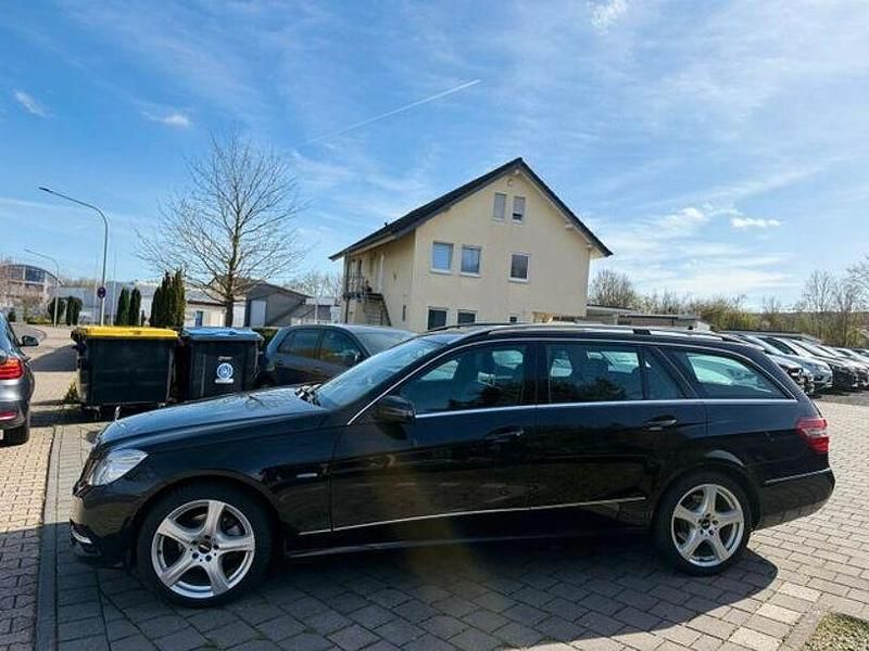 Gebraucht Mercedes E220 Avantgarde 170 PS (125 kW) 2011 Schwarz Kombi