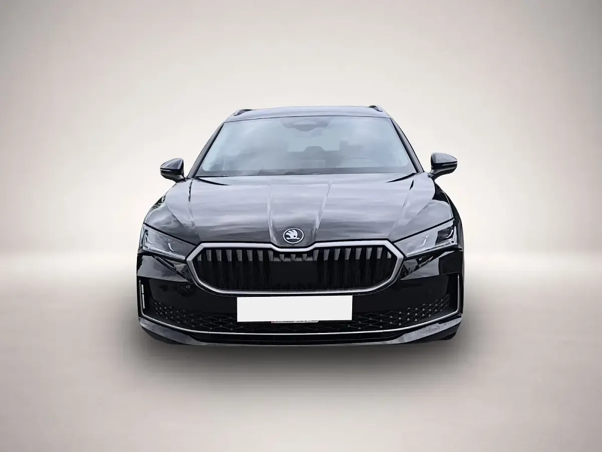 Gebraucht Skoda Superb 150 PS (110 kW) 2025 Schwarz Kombi