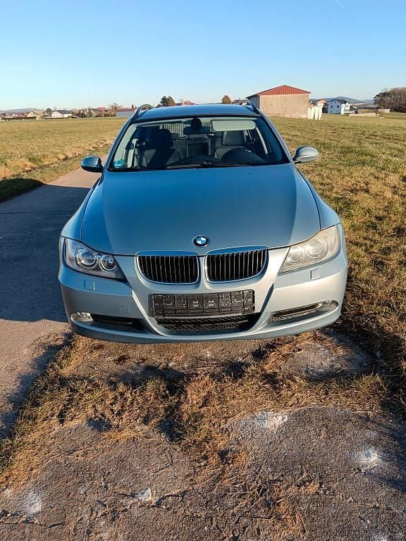 Gebraucht BMW 320 177 PS (130 kW) 2007 Grau Kombi
