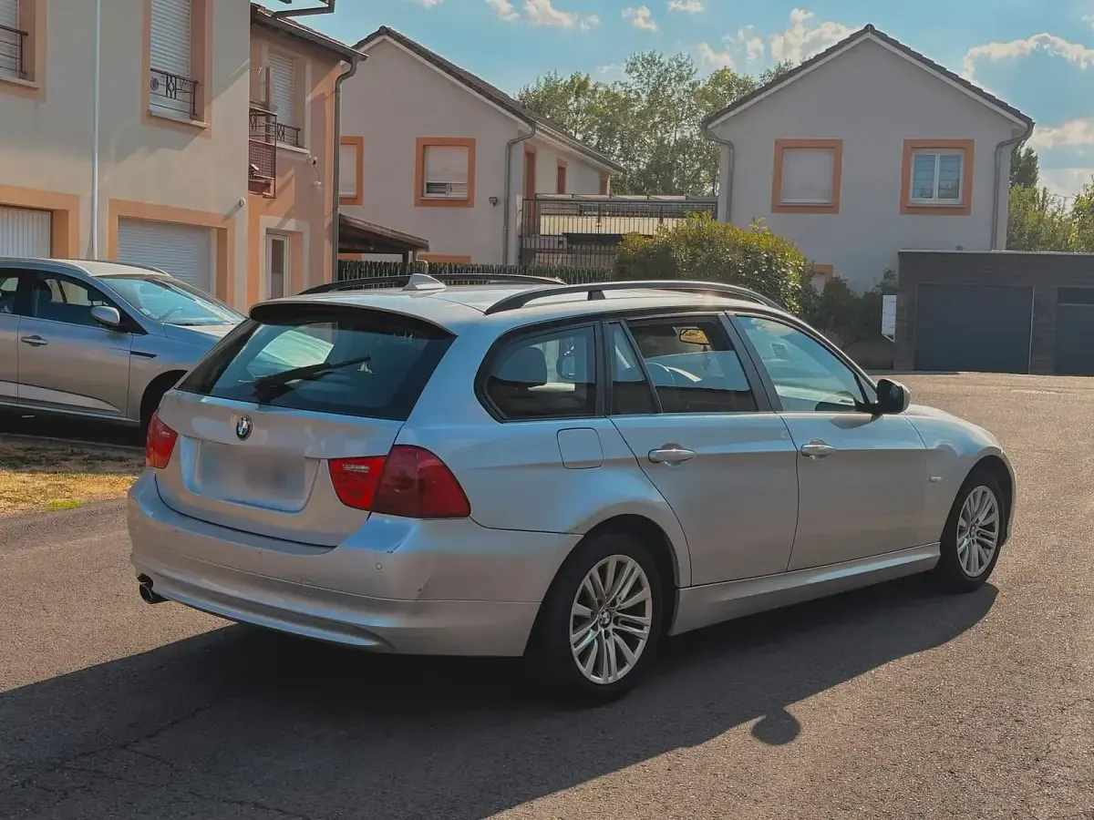 Gebraucht BMW 320 Sport Line 177 PS (130 kW) 2009 Kombi
